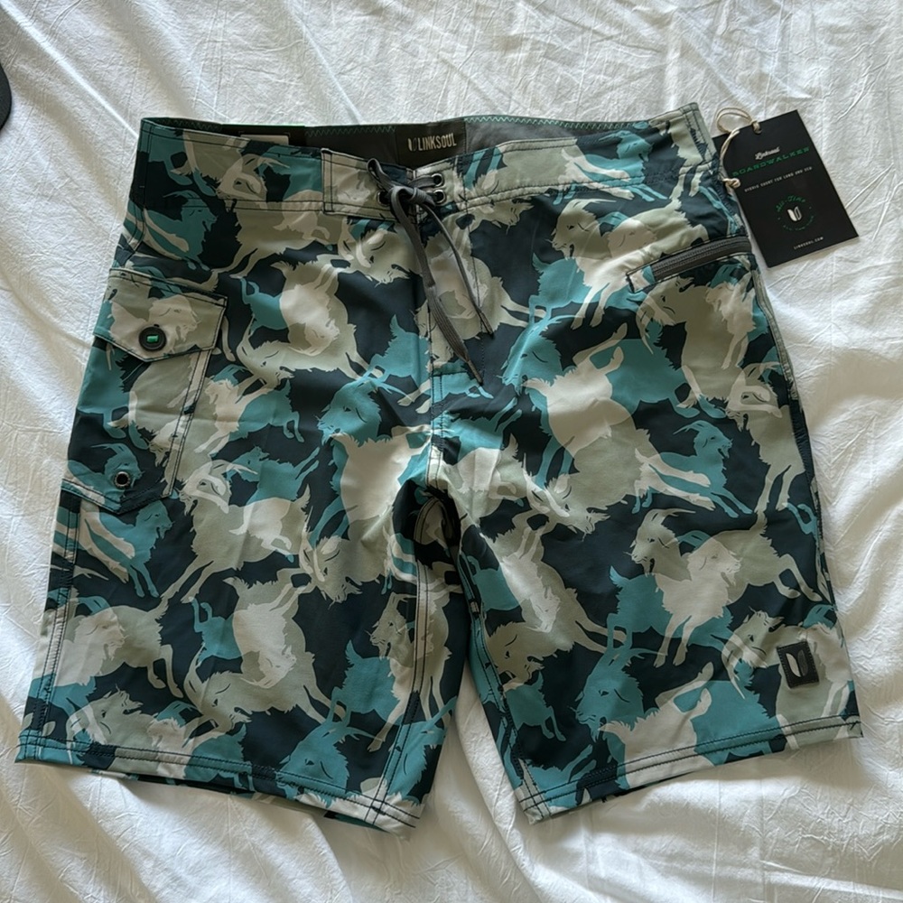 Brand new linksoul boardshorts sz 32